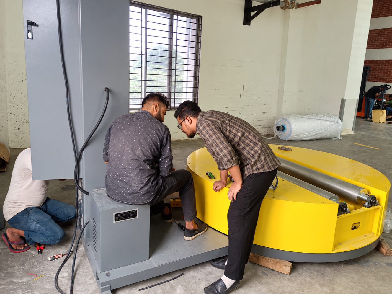 Pallet Wrapping & Fabric Roll Stretch Wrapping Machine — photo 2