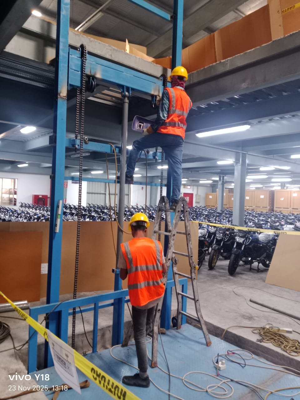 Hydraulic Cargo Lift — photo 2